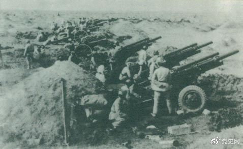 遼沈戰役于1948年9月12日打響，東北野戰軍首先攻克錦州，至11月2日戰役全部結束，殲滅衛立煌集團47萬余人，取得震驚中外的巨大勝利。這是圍攻錦州的東北野戰軍炮群。