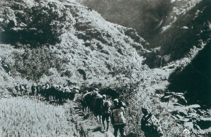 　　1947年6月，劉鄧大軍強渡黃河天險，千里躍進大別山，揭開了中國人民解放軍戰略進攻的序幕。