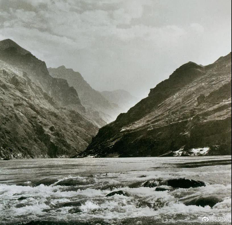 1935年5月3日至9日，紅一方面軍利用7條渡船從皎平渡全部渡過金沙江。