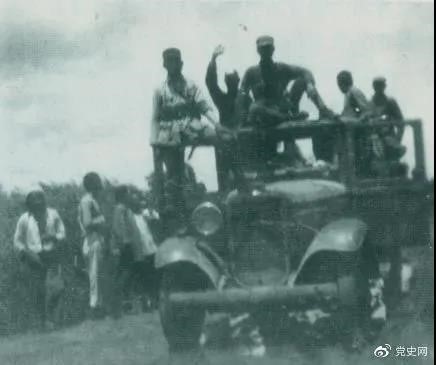 1938年3月31日，129師在邯長(zhǎng)公路的響堂鋪伏擊日軍，這是在戰(zhàn)斗中繳獲的汽車。