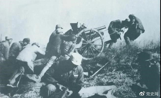 1938年2月22日，129師368旅兩個團在井陘與娘子關之間的長生口設伏，擊斃日軍130余人。圖為八路軍在此役中繳獲的山炮。