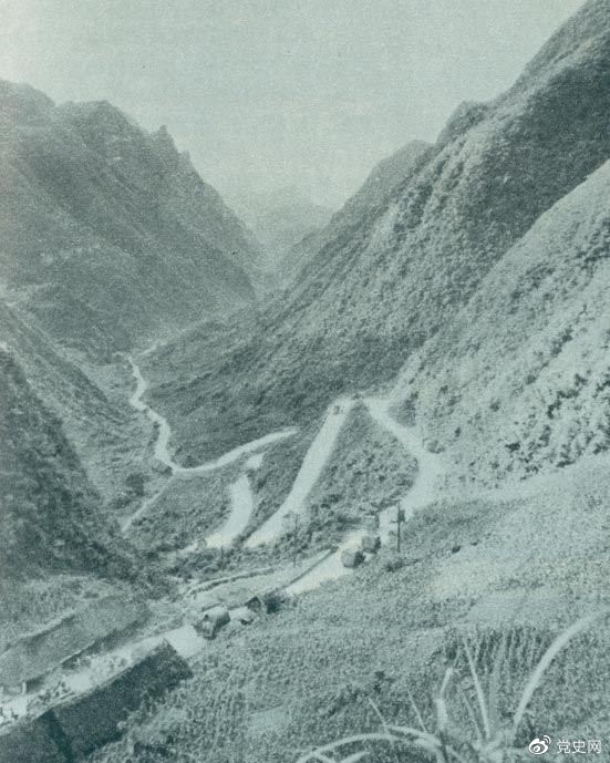 　　1935年2月18日至21日，紅軍奪取桐梓、占領婁山關、再克遵義城，取得了殲滅和擊潰國民黨軍2個師又8個團的大勝利。圖為黔北要隘婁山關。